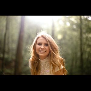 Meet your Posher, Adrianne